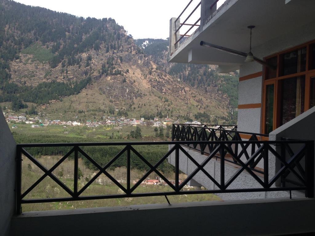 Hotel Ridge View Manāli Exteriör bild