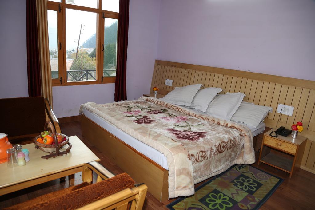 Hotel Ridge View Manāli Exteriör bild