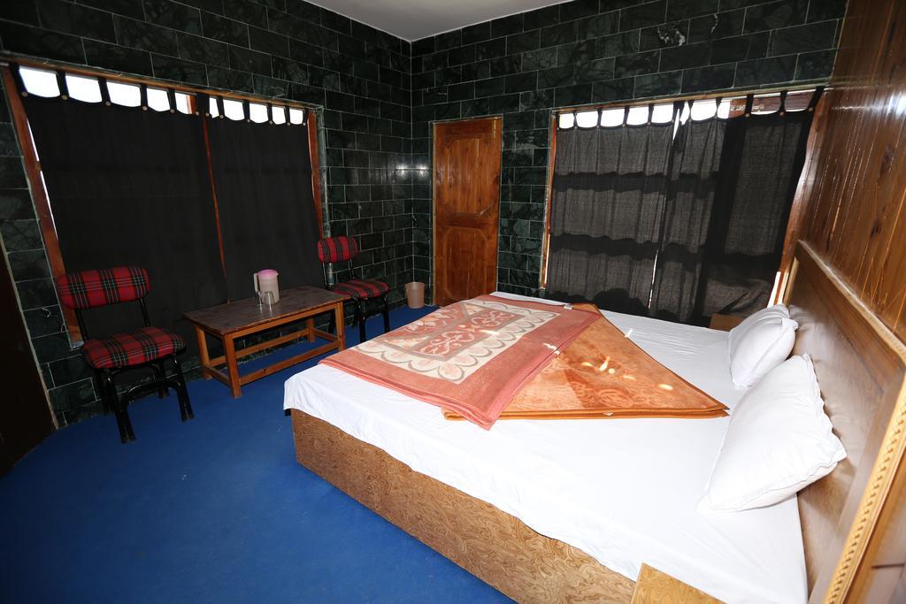 Hotel Ridge View Manāli Rum bild